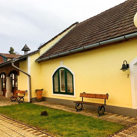 Ginti Panzio, Orseg Hotel Magyarszombatfa Exterior photo